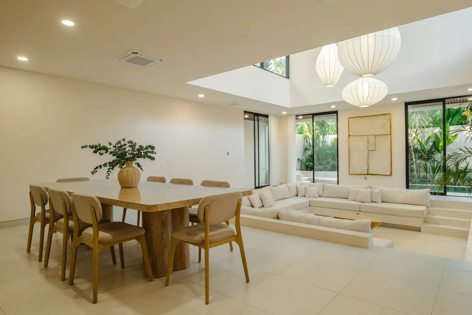 La Calma de Celine dining room
