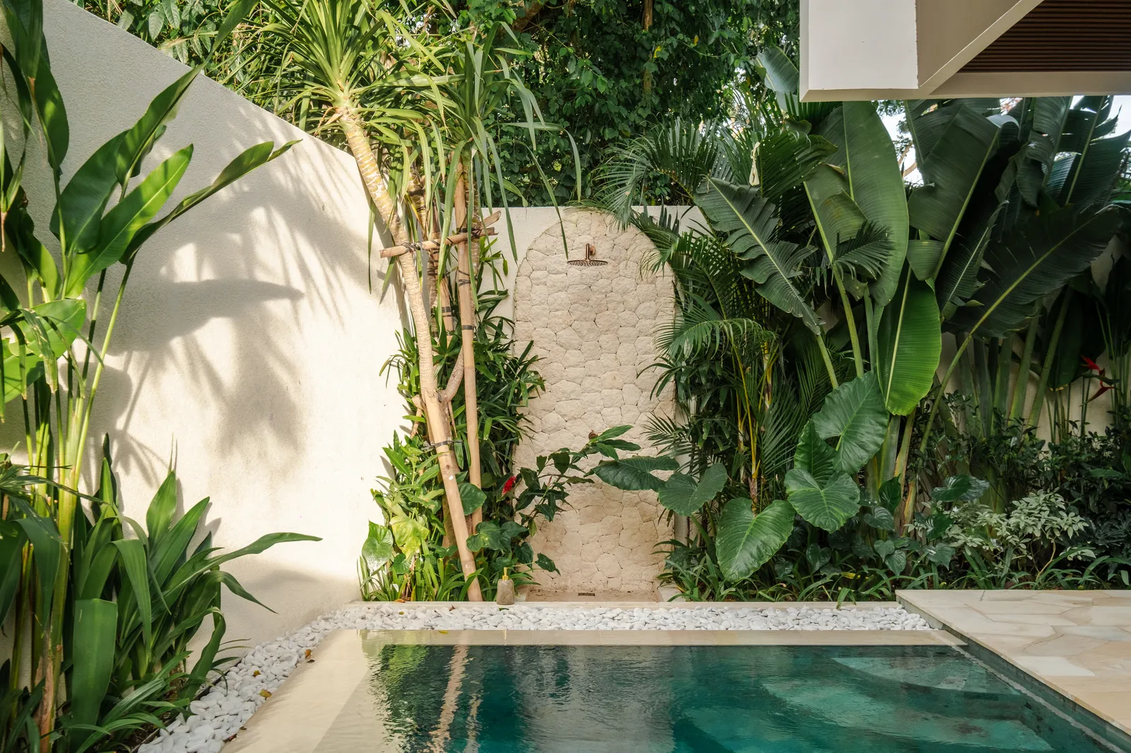 La Calma de Celine outdoor shower